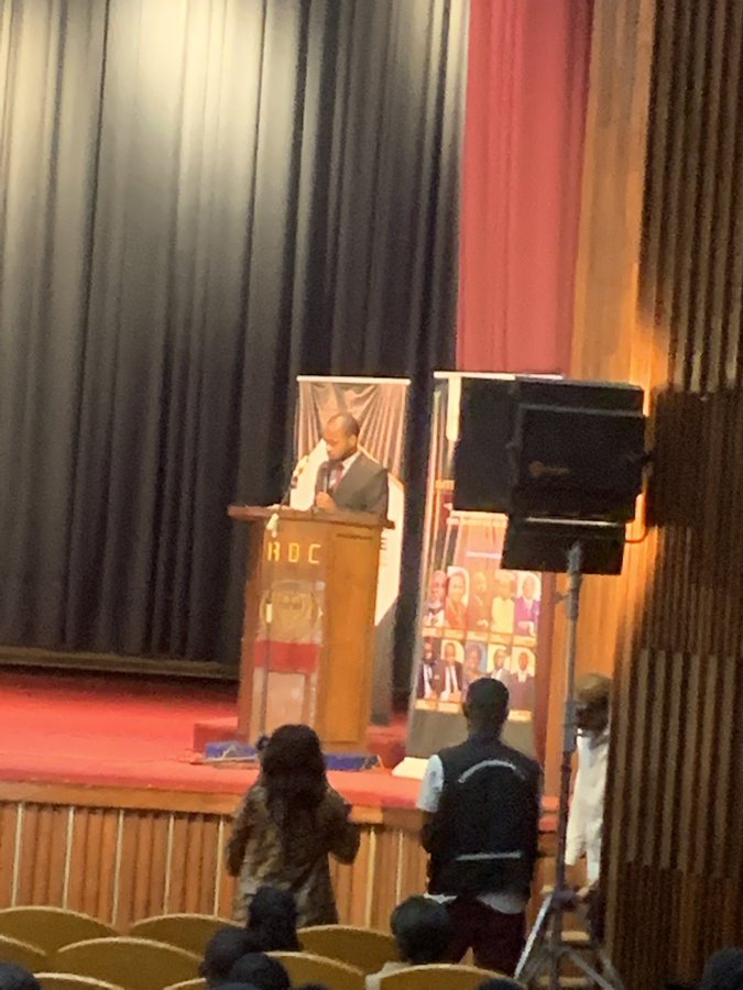 dialogueinterg1's tweet photo. Quel type d’emploi favoriserait l’emploi des jeunes en RD Congo ? C'est l'objet de notre #EchangeIntergeneration en cours au palais du peuple.
@mbuyi_don #GabrielLume  Gabriel Lumengo @TonykankuShiku7  @NBerlangaEU @UEenRDC @GrEtumba #DIG https://t.co/eSb9OGvDKv