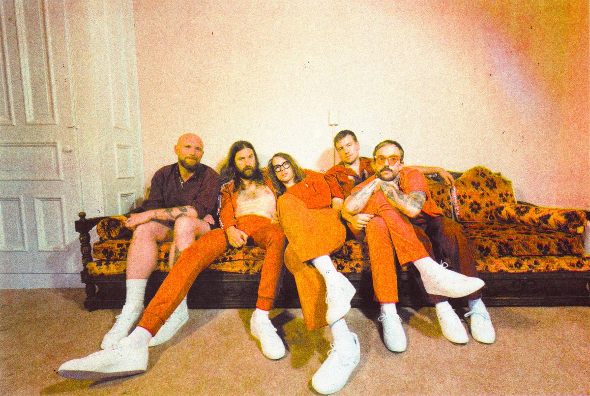 Spoke to @idlesband about the scars of ‘Brutalism’, the sheer groove of No. 1 album ‘TANGK’ and why - if you stick with it - life gets a little bit brighter. clashmusic.com/features/life-…