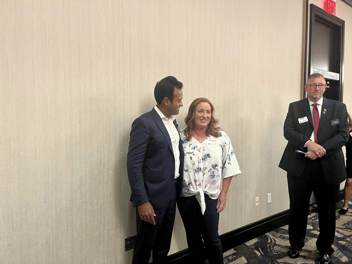 OHIO | DELAWARE COUNTY Members of the @Moms4Liberty Delaware County Chapter attended the county Lincoln dinner. They connected w/ state reps, state senators & many more candidates & leaders. They discussed upcoming bills & parental rights. #joyfulwarrriors