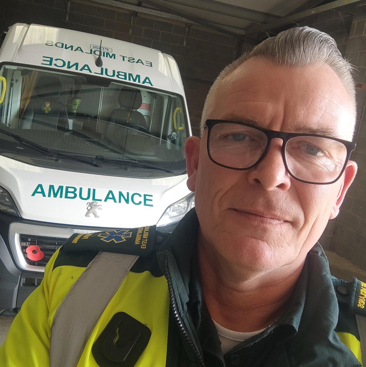 Simon Gould was an Army Reservist for 29 years before he joined EMAS 🏅 He's now a Patient Care Assistant in our Non-Emergency Patient Transport Service (NEPTS) in Lincolnshire. Simon has shared his story in this month's @CivvyStreetMag 👉 emas.nhs.uk/news/latest-ne…