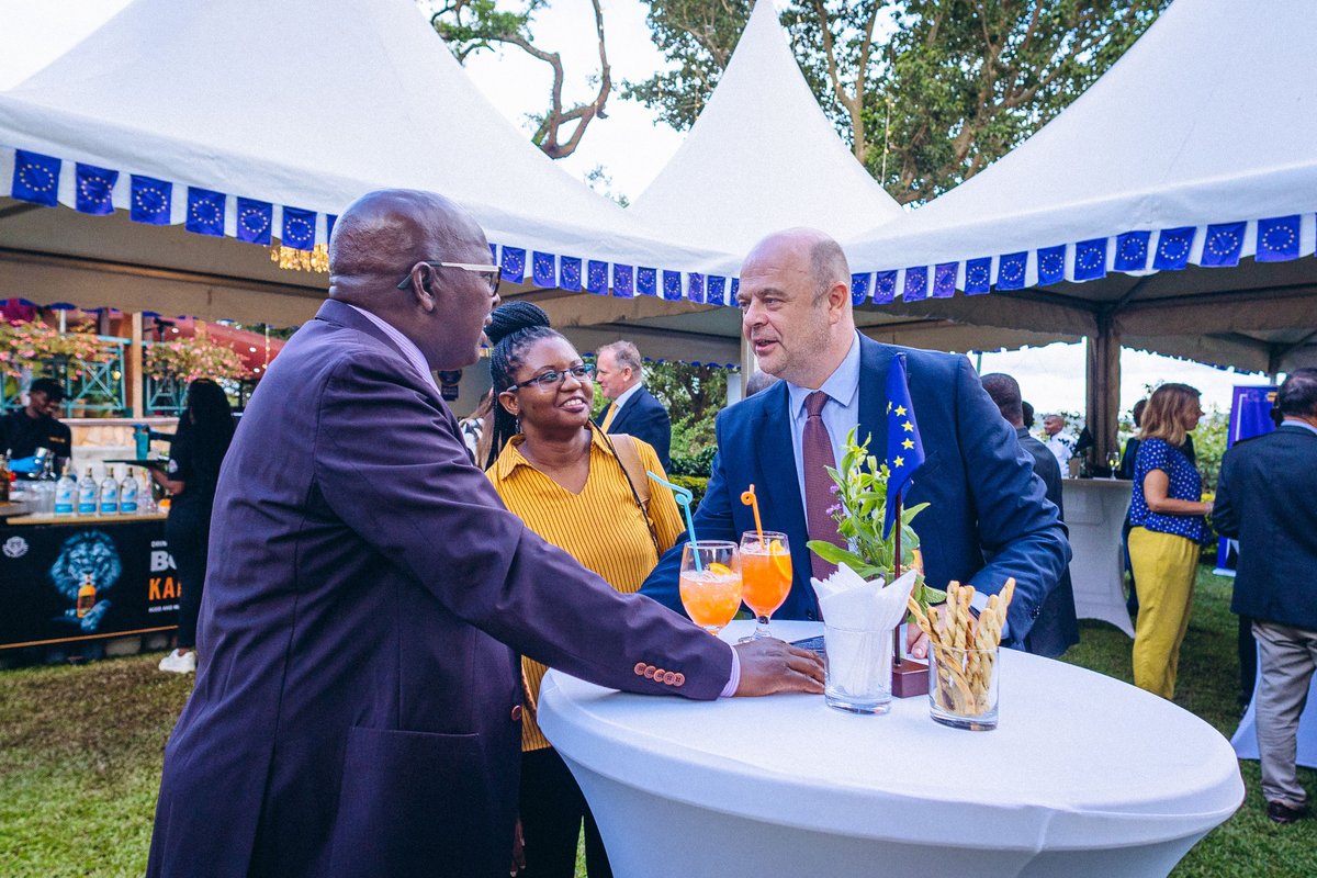 Our Ambassador @JanSadek had the pleasure to host guests at a reception celebrating #EuropeDay in Uganda 🇺🇬, a historic event marking the creation of the European Union 🇪🇺, and celebrated every May 9. The event laid the foundation for #peace, #unity & #prosperity in Europe.