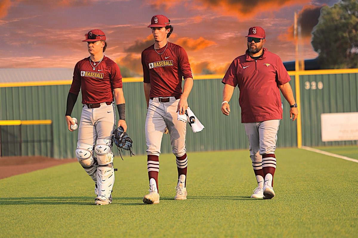 DRIPPING SPRINGS TIGERS NEED YOU AT TIGER STADIUM TO COME SUPPORT YOUR TIGERS AS THEY TAKE ON THE NB UNICORNS AT 7 PM FRIDAY. LOUD AS EVER! @dstigerbaseball @CoachGZimmerman @marisa_tuzzi @DripFB @var_austin @CoachSko10