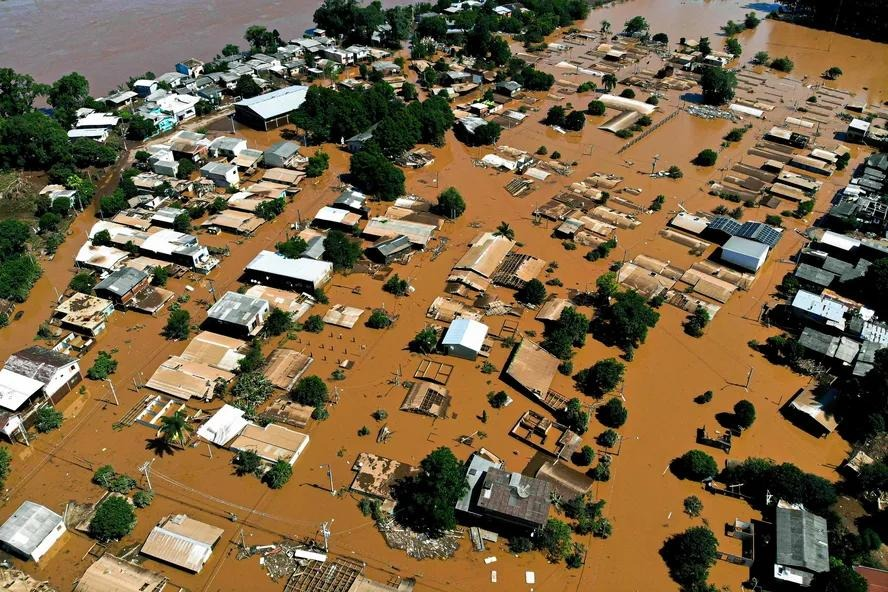 📢 Pesquisa feita pela Genial Quest mostrou que 99% dos brasileiros acreditam que as enchentes no RS têm alguma ligação com as mudanças climáticas. Apenas 1% dos entrevistados entende que 'não tem ligação nenhuma'. Os negacionistas podem se esforçar o quanto quiserem, mas…