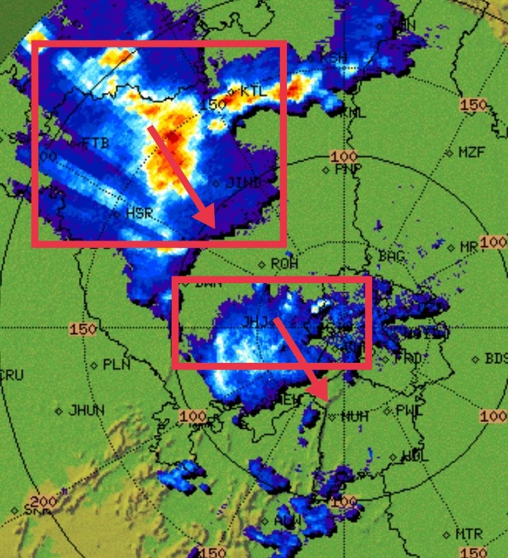 #Rain and #thunder clouds are approaching #Delhi and NCR. We expect light rain to commence soon. May cover many more parts gradually. Rain is possible tomorrow and day after as well. Enjoy. #DelhiRains @SkymetWeather @JATINSKYMET