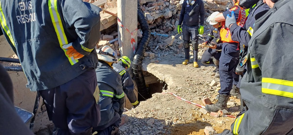 🟡NEWS JUST IN: The MEC for Local Government Anton Vredell has confirmed that 2 more bodies were retrieved from the rubble of the collapsed building I'm Geroge. This brings the death toll to 14. Meanwhile, 39 others still remain unaccounted for. #smile904fmnews