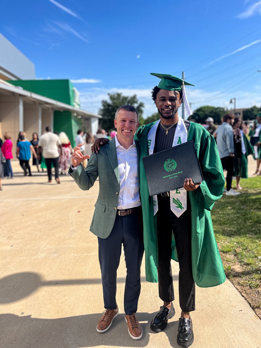 Forever Mean Green! 🎓

We and all of Mean Green Nation are proud of you @DelloHello5 and <a href="/rjcrossover15/">Rubin ®️</a>!

#GMG