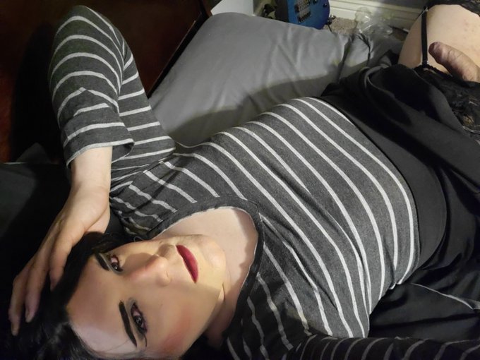 You come home from a long day at work and find me like this, what do you do? https://t.co/piOj7Ppzsy<a href="/tag/newprofilepic"class="tags"><span>#newprofilepic</span></a>