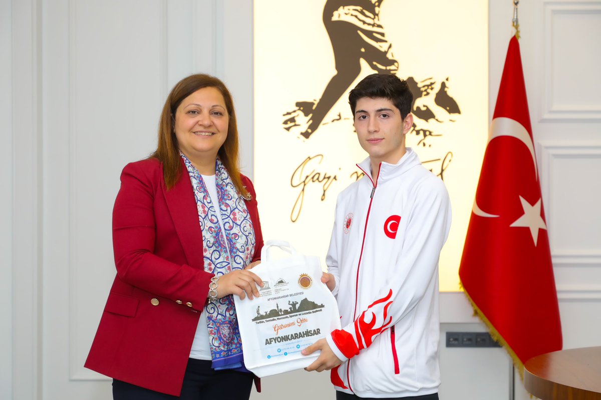 Ordu’da düzenlenen Okul Sporları Genç Kızlar Bilek Güreşi dalında Türkiye Şampiyonu olan İlayda Malkoç ve Antalya’da düzenlenen Muay Thai dalında Türkiye Şampiyonu olan Onur Turan’ı gönülden tebrik ediyorum. Evlatlarımızla gurur duyuyorum.