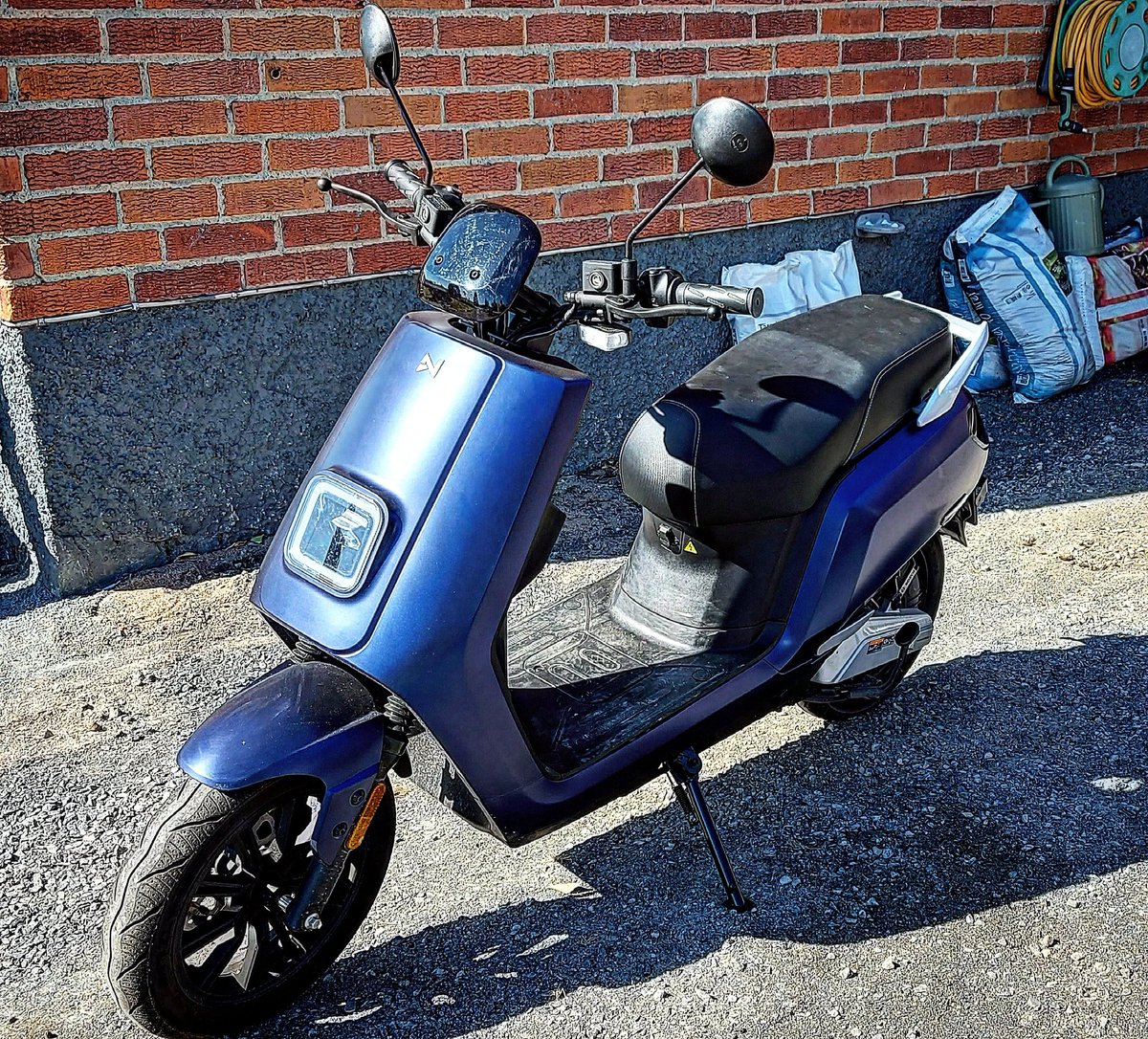 Today is a #beautifulday🌞 for a #scooterride 🛵💨 
#windy 🌬 , but still a beautiful, #sunnyday☀️ 

Now that the snow has melted, it was time to take out The Ol'Blue #electricscooter 

It's a bit #dusty in the pic, but I sorta cleaned it afterwards.
