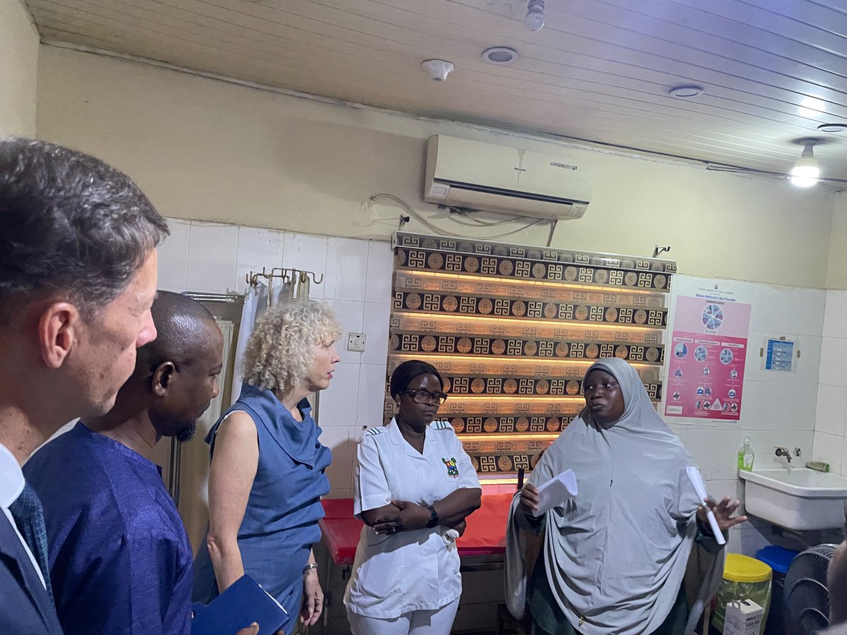 On day 2️⃣ @climatemorgan visited #Lagos 🚕 . She 🫱🏽‍🫲🏻 met with @SiemensNG to gain more insight on its work in 🇳🇬, gave a 🌱🔌 #climatechange public lecture @UnilagNigeria , visited a community clinic running on solar ☀️generator ⚡️in Yaba & was interviewed 📺 by @ARISEtv