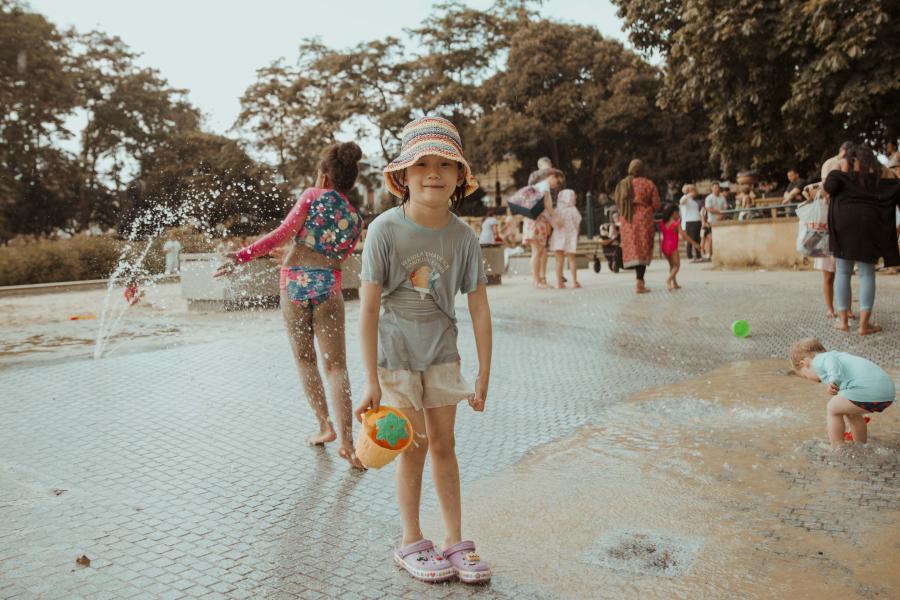 😎The Bishops Park splash pad will open for the summer on Friday 24 May. The splash pad is located in the middle of the park between the lake and the skate bowl, and its opening hours will be from 10am to 7pm. Full info here: lbhf.gov.uk/arts-and-parks……