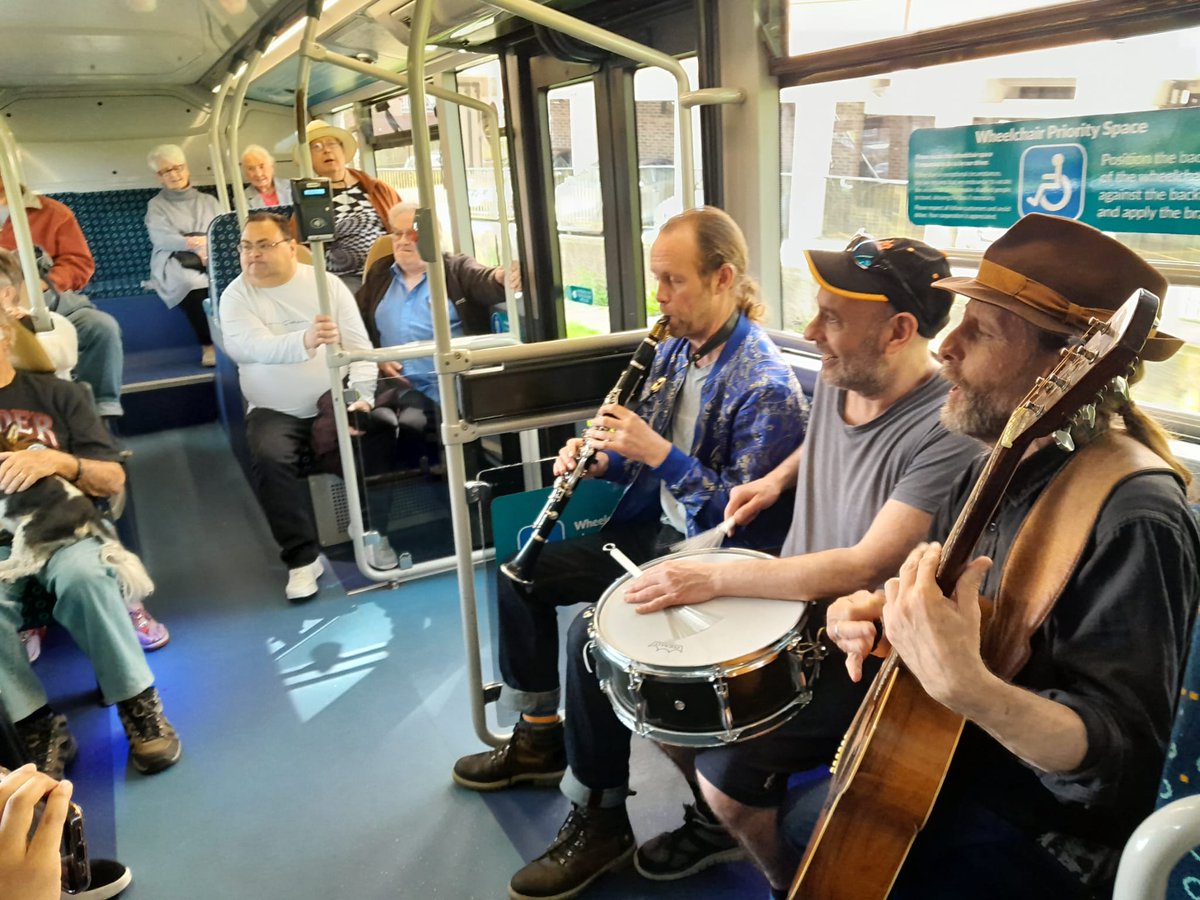 For #DementiaActionWeek, we travelled to Stanmer Park with @BrightonHoveCC and a group of local residents living with dementia, with lunch in the beautiful gardens at One Garden 🍄 On the bus, were also treated to live music from 'Moving Sounds' who got us all singing along!