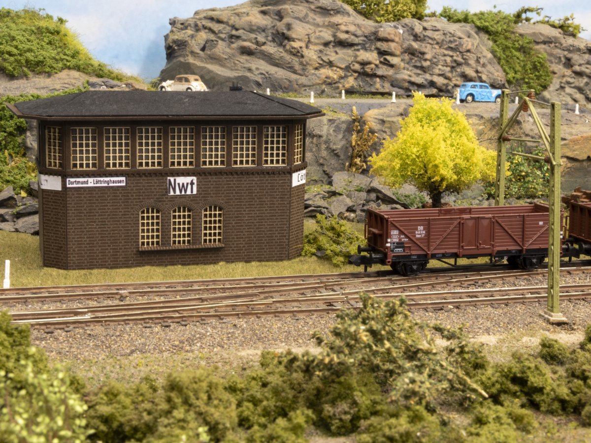 DMToysSpurN's tweet photo. Ehemaliges Stellwerk Dortmund Löttringhausen.
https://t.co/jkoZB3P2vQ
#ModellbahnUnion #SpurN #Ngauge #Modellbahn #鉄道模型 #鉄道 #DMTOYS #DMToysSpurN #modeltrain #modelrailroad #modelrailway #ferromodellismo #trainminiature #railmodel #1160scale #modelrailwayscene #lasercut https://t.co/zUxPIWwoM3