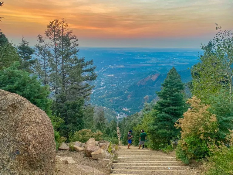 Take a quick trip from the Metro Denver area to escape the hustle and bustle of everyday life, and embark on a wellness weekend in picturesque Colorado Springs. ow.ly/SaRZ50RANUg #RuleProperties