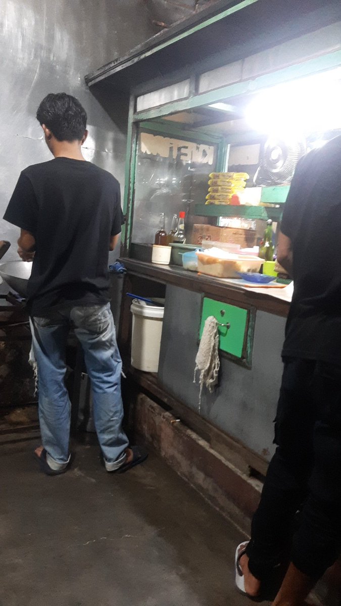 gada kisah sedih, cuma foto tukang nasgor langganan