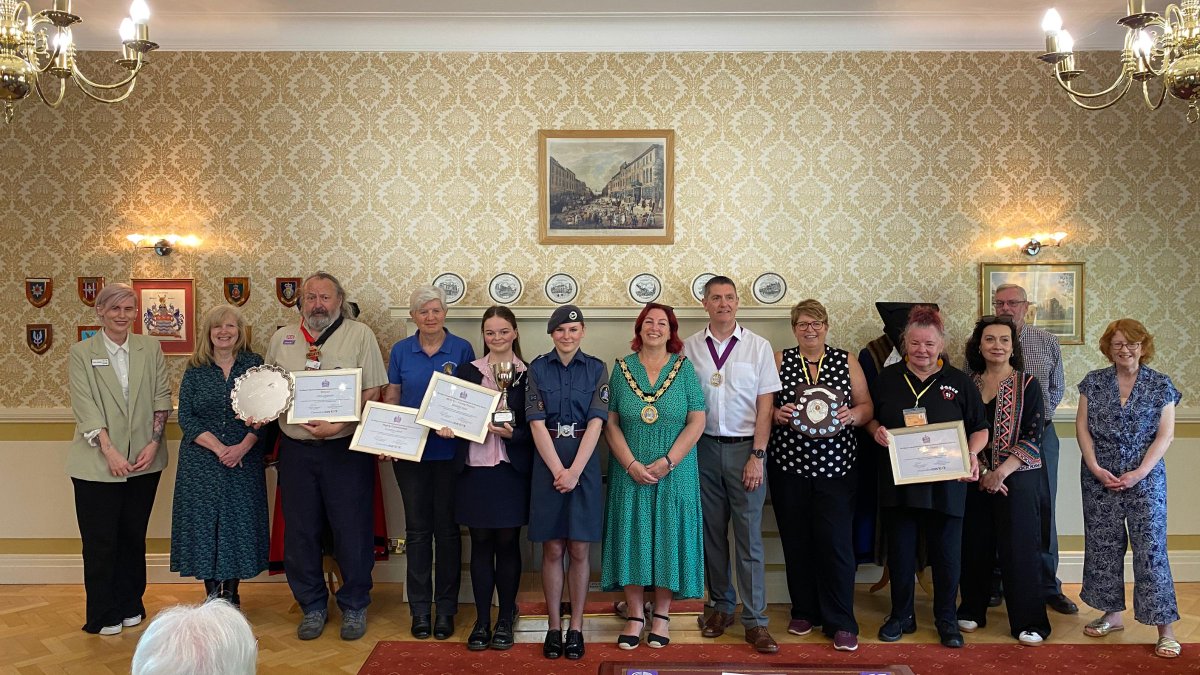 🏆Today @ChelmsMayor presented @ChelmsfordCVS' annual awards for Outstanding Voluntary Services. 👏Congratulations to all the winners! Their exceptional generosity has an enormous impact on communities and individuals across Chelmsford.🤝 Read more: citylife.chelmsford.gov.uk/posts/mayor-of…