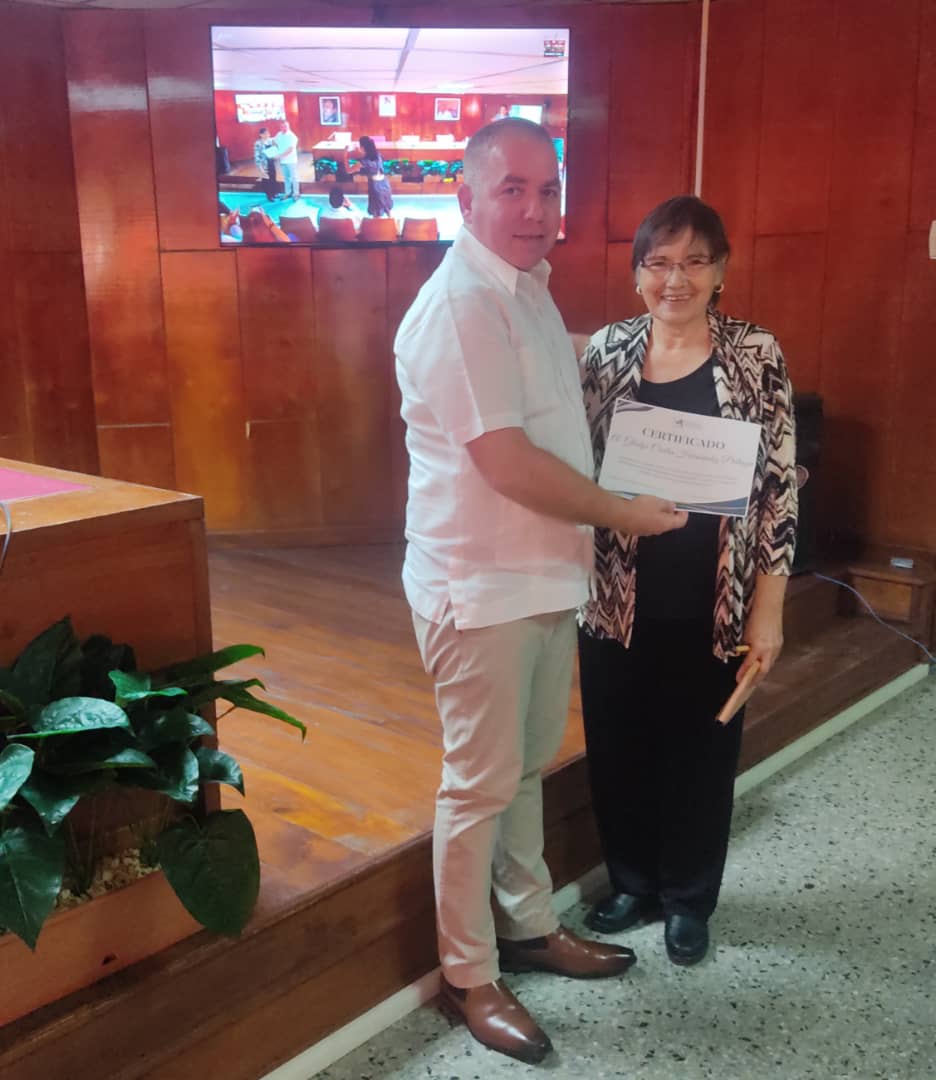 🎯En la jornada Científica hubo espacio para el merecido reconocimiento a nuestros panelistas.
🫂💪🏻Agradecimientos por el apoyo en este viaje de aprendizaje y desarrollo.
#30AñosMFP
#JornadaCientífica
#Cuba