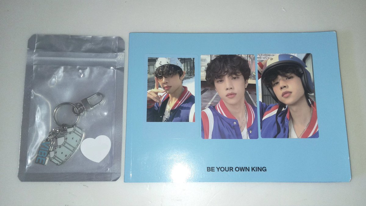 zzogumi's tweet photo. ★ wts tbz the boyz ph ★

sunwoo be your own king (byok) set

⋆ photobook, keyring, polaroid, selfie book pc, keyring pc — 3000 set
⋆ pbd in alt
⋆ onhand, all bought from yd separately
⋆ prio full set or taking keyring and pb
⋆ payo / 1k dp, rembal in 1 wk (nego)

reply/pm! https://t.co/PQaWrcgjlG