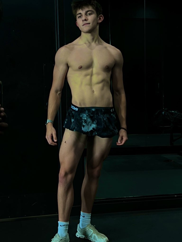 b0blive's tweet photo. Two week creatine transformation https://t.co/0cb0ANNiJn
