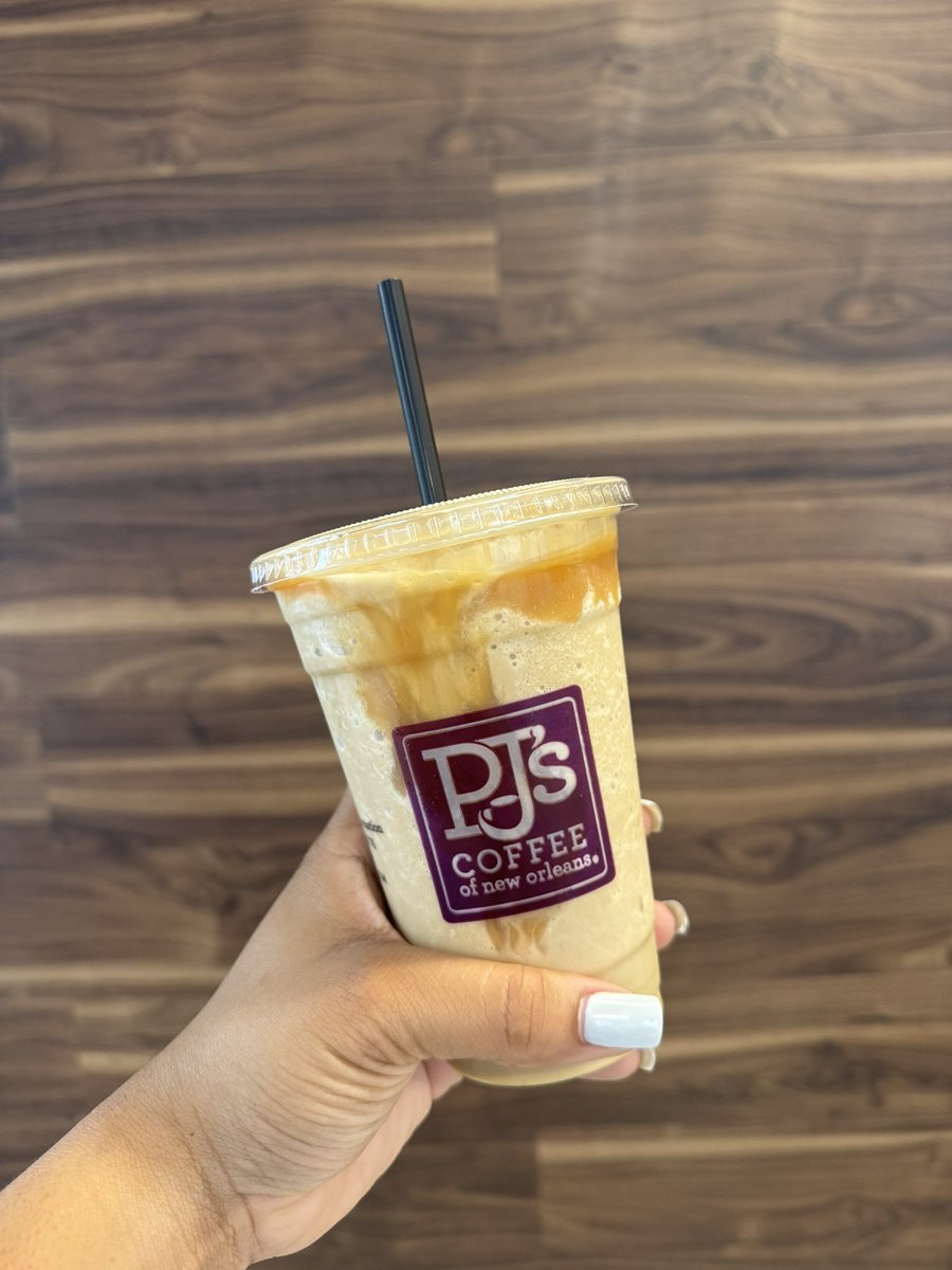 Anyone craving a Caramel velvet cream? 🤩☕️ #unodining #universityofneworleans