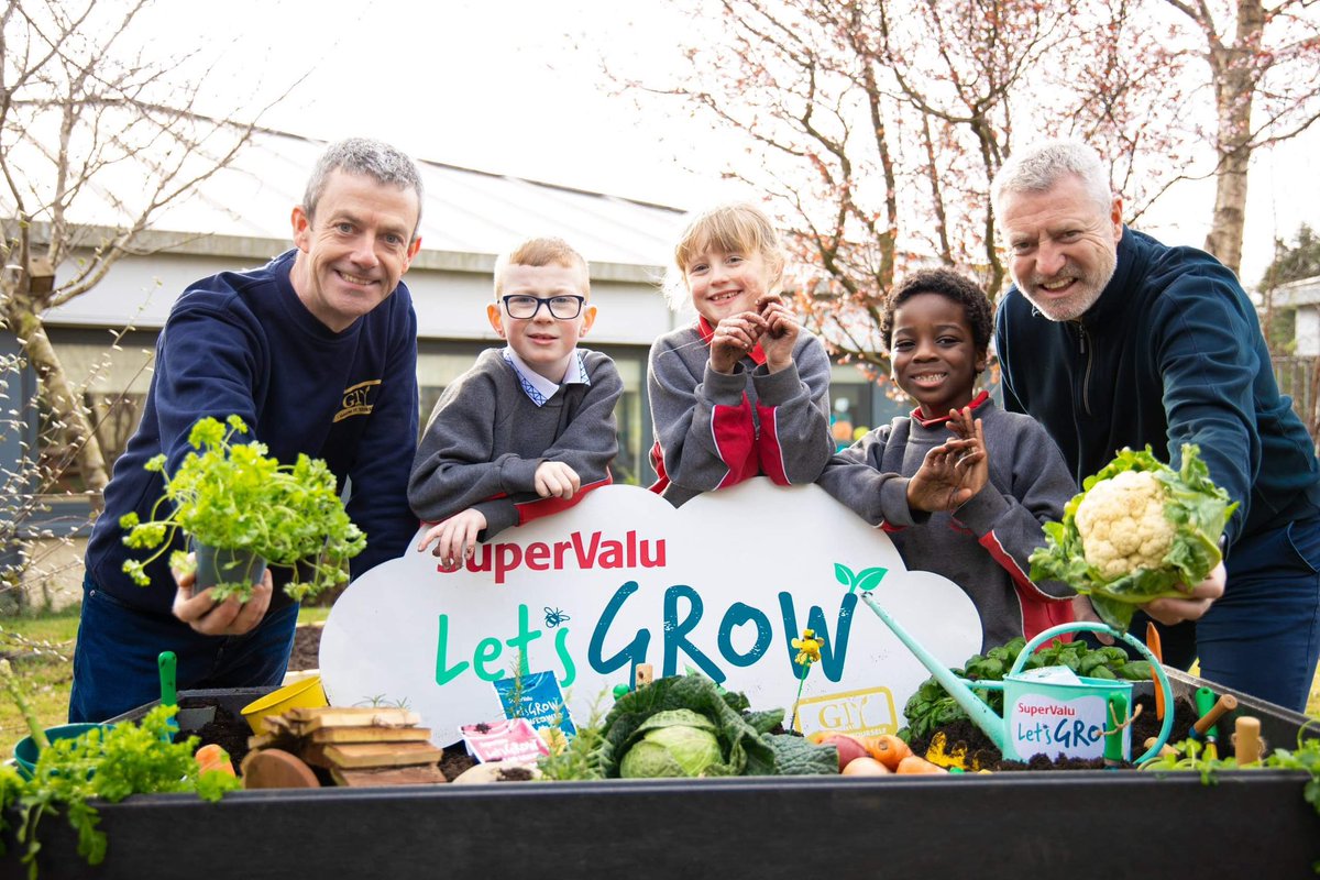 🌱 Check out this fantastic article in the @irishexaminer featuring Mick Kelly's top tips on how to kickstart your growing journey 🌿 Plus, learn more about SuperValu Let's GROW and how it's empowering students across Ireland to grow their own food > irishexaminer.com/lifestyle/peop…