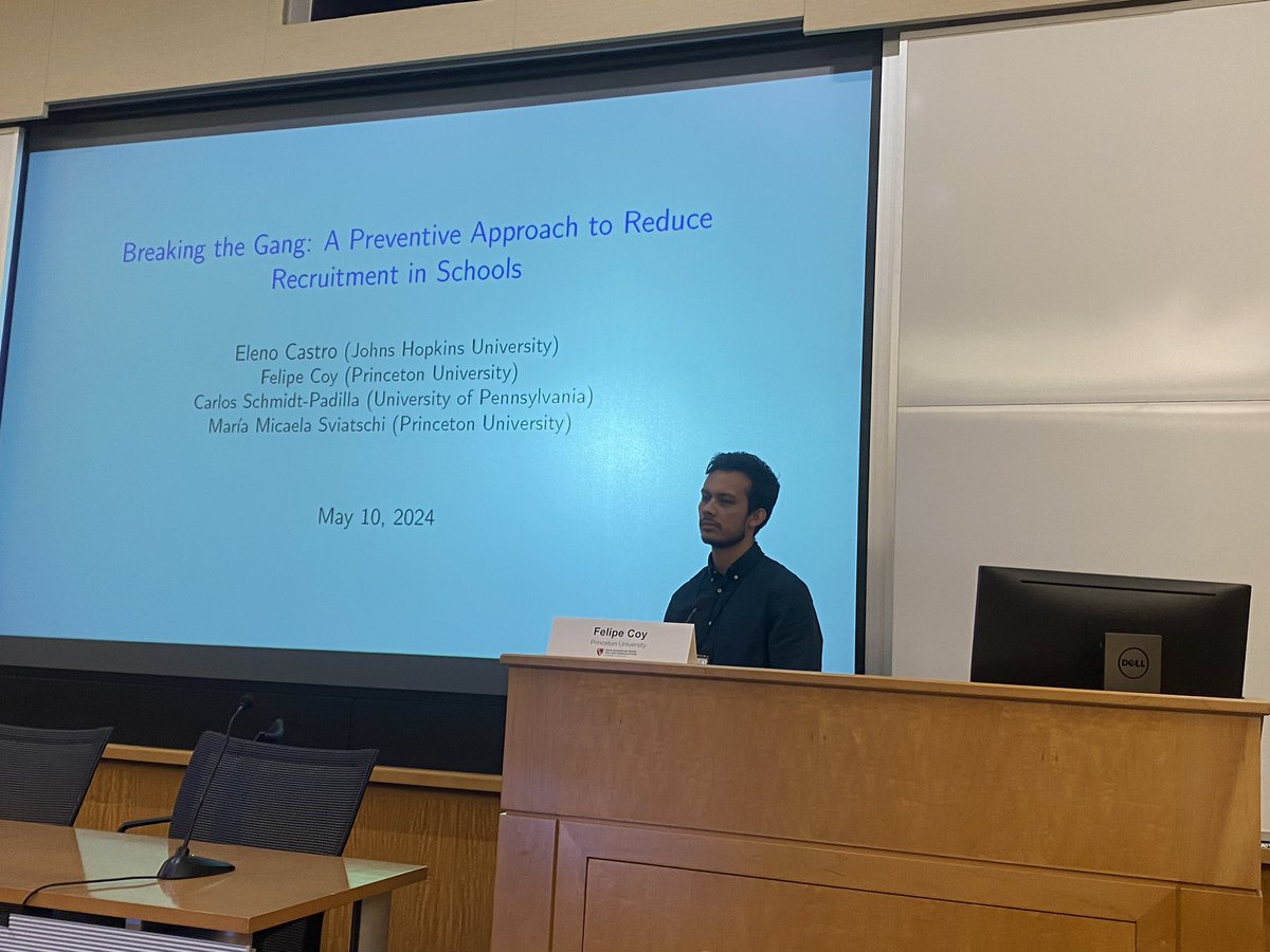 <a href="/anamarjona/">Ana Arjona</a> <a href="/Marta_TroyaM/">Marta Troya Martinez</a> <a href="/mastrorocconick/">Nicola Mastrorocco</a> The second session is on youth crime prevention and the first speaker is <a href="/felipecoco7/">Felipe Coy</a> on how a preventive program that increased patrolling around school in gang areas reduced child recruitment by gangs in El Salvador (and subsequent crime involvement)
#AlCapone2024