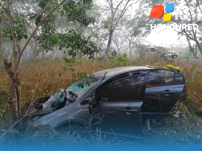 #HonduredNoticias | Se reporta un fuerte accidente vial en el desvío de Mescalito y Ceibita Norte, Quimistán, Santa Bárbara, se registra una persona herida.