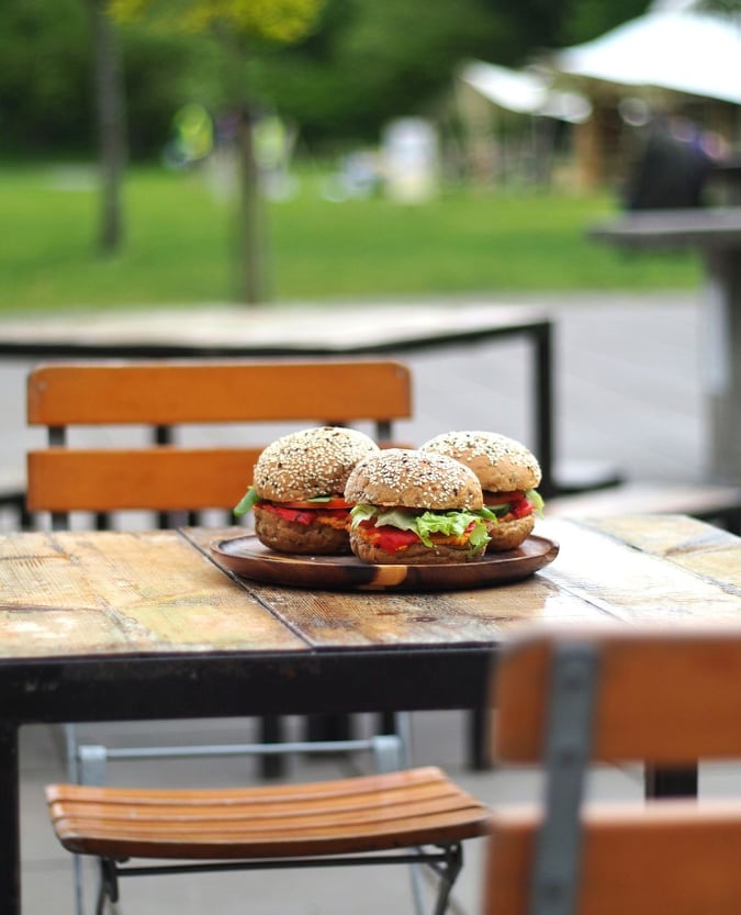 Oh Sunday, hello. Come and get a delicious breakfast bap and a cuppa this morning. Brekkie is served until midday. Weather is currently pretty good and @buteparkcardiff is looking lush. We're also open tomorrow if you fancy a visit then. #Cardiff #butepark #Cardiffcafe