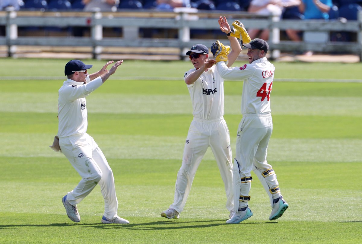 Play resumes after tea @SussexCCC 191/7 | Hudson-Prentice (42*) and Carson (15*) Watch live 👉 bit.ly/GLAMvSUSS #OhGlammyGlammy | #GLAvSUS