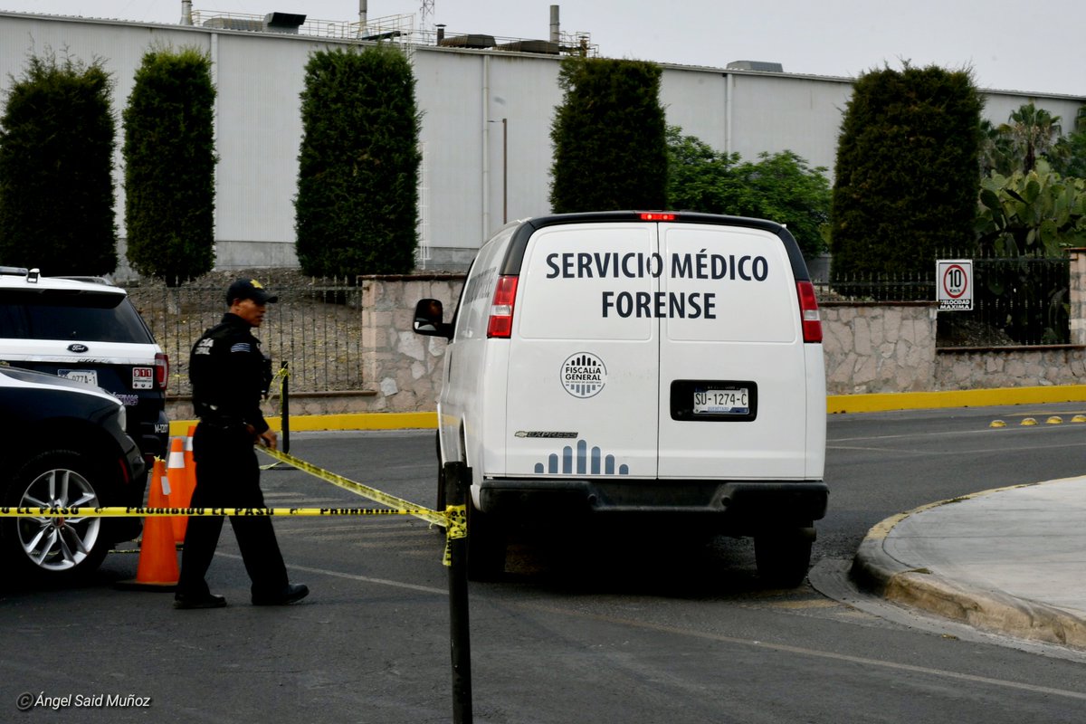 #REPARTIDOR | ⚠️✝️ Dos conductores fueron puestos a disposición de la FGE, por su presunta responsabilidad en la muerte de un motorrepartidor que fue arrollado en la avenida La Noria, en el Parque Industrial Querétaro. noticiasdequeretaro.com.mx/2024/05/10/mue… #NOTICIASDEQUERETARO