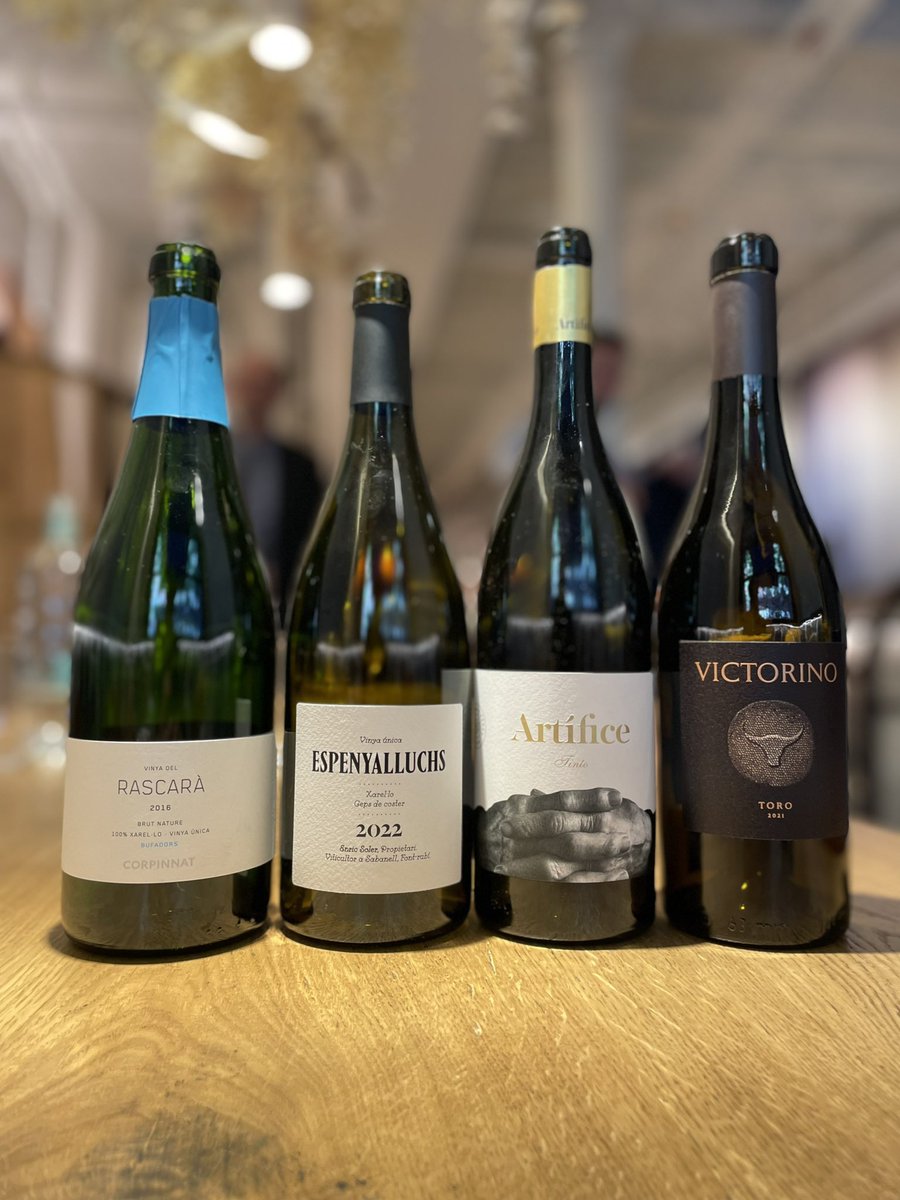 hangulowine's tweet photo. Compartir Barcelona. ¡Qué bonito!
#compartir #disfrutar #victorino #artifice #bufadors #enricsoler #vilaviniteca #calidoscopi https://t.co/z9ujkkBQfQ