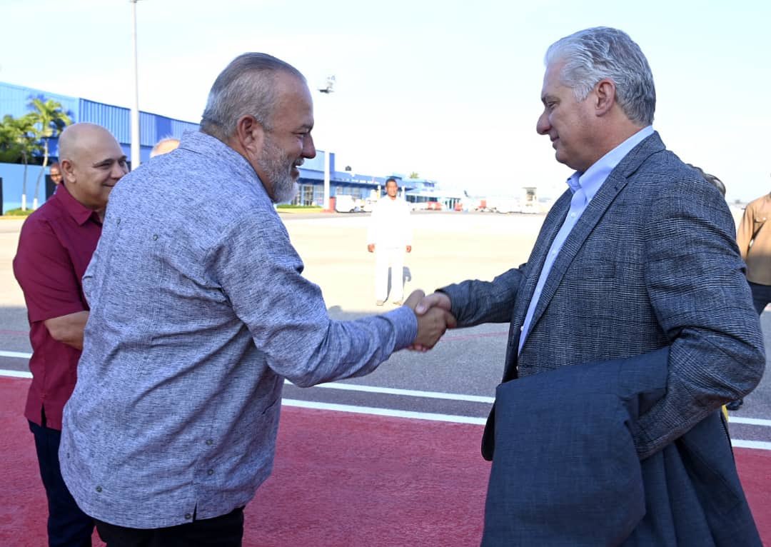 🇨🇺| El presidente <a href="/DiazCanelB/">Miguel Díaz-Canel Bermúdez</a> llegó esta mañana a la Patria, luego de su visita a #Rusia.

En el aeropuerto internacional José Martí, de La Habana, fue recibido por el primer ministro, <a href="/MMarreroCruz/">Manuel Marrero Cruz</a>, y el secretario de organización del Comité Central, <a href="/DrRobertoMOjeda/">Dr. Roberto Morales Ojeda</a>.

#Cuba