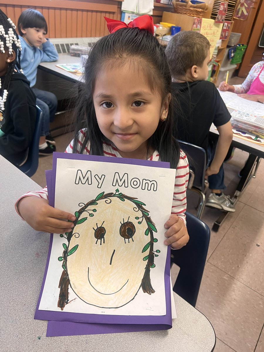 Maestrajenn's tweet image. This is how we SEE our moms….. #mothersday2024 #artexpression @School5Yonkers @PtaSchool5 @YonkersSchools