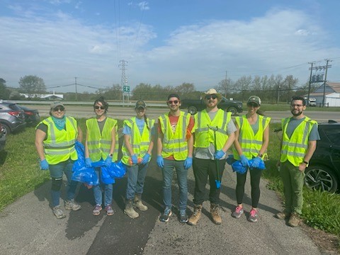 Let's talk trash (cleanup, that is!)🗑️ 
Huge thanks to our Southeast District Office team for keeping our highways looking so fresh and so #CleanClean! #OhioTheHeartOfItAll