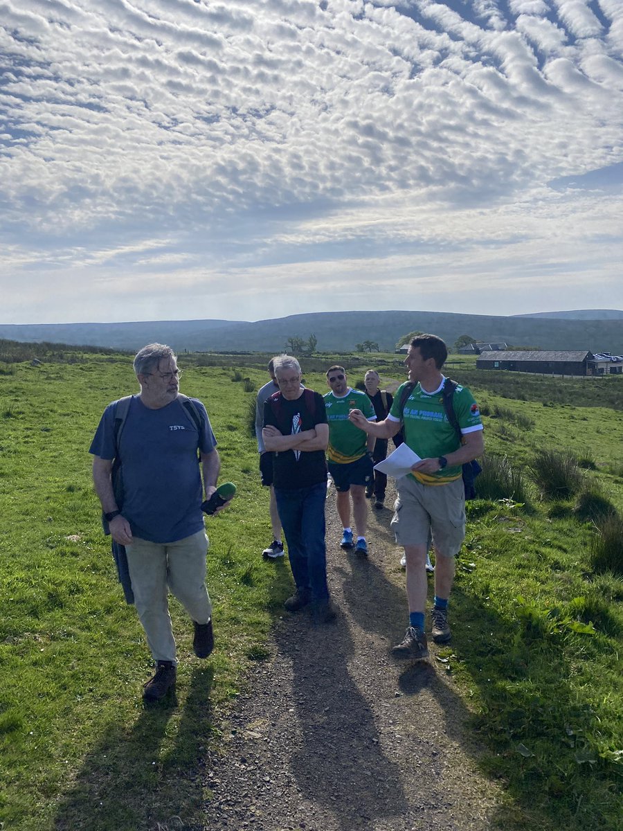 Cuireadh tús inniu leis an chéad imeacht, turais threoraithe ar Dhuibhis, i sraith imeachtaí úra #Gaeilge atá ar na bacáin ar an sliabh i gcomhar le @NationalTrustNI Comhfhiontair is iad na turais seo idir @CnaG & @FisanPhobail, eascaithe ag @crogallmorglas 🙌 #GaeilgeFaoinSpéir