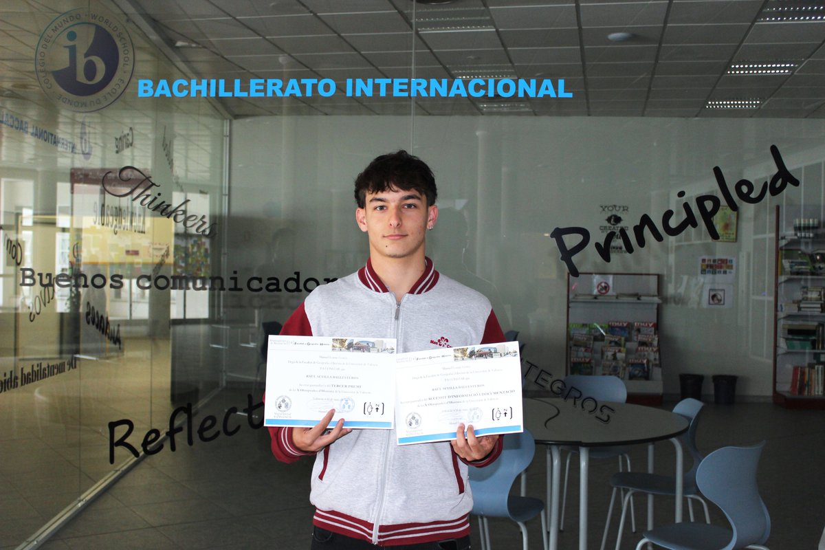 C_Mas_Camarena's tweet photo. ¡Seguimos con las felicitaciones! Nuestro alumno Raúl S. ha conseguido el tercer premio en la 𝑶𝒍𝒊𝒎𝒑𝒊𝒂𝒅𝒂 𝒅𝒆 𝑯𝒊𝒔𝒕𝒐𝒓𝒊𝒂 de la @UV_EG  Universidad de Valencia, además también ha obtenido el Accésit de Información y Documentación 2024. 
¡Enhorabuena Raúl! https://t.co/f5suFetWwU