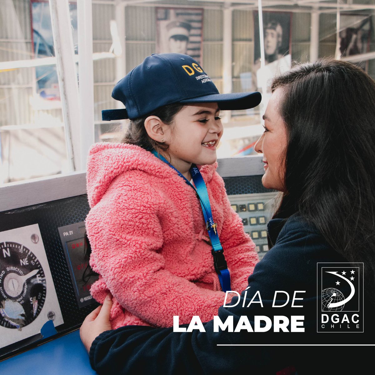 #InfoDGAC En el #DíadelaMadre, la @DGACChile envía un afectuoso saludo a todas las Mamás Aeronáuticas que trabajan día a día en la Red Aeroportuaria Nacional @meteochile_dmc @Esc_Aeronautica #MuseoAeronáutico Muchas felicidades !!