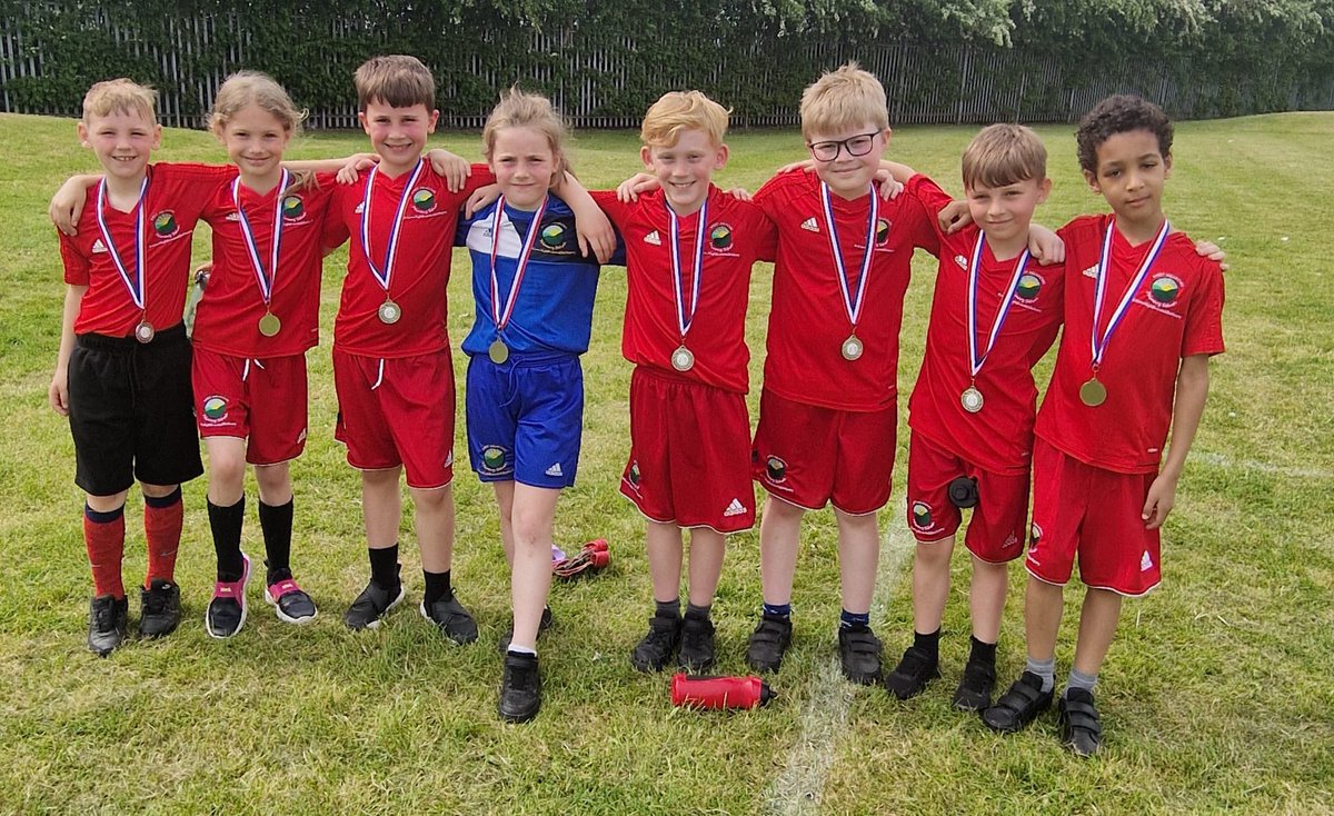 WMPrimarySport's tweet photo. Fantastic from the year 3/4 Handball team 👏🏼 well done on finishing second! We’re so proud! Miss Berry made Miss Granges day by saying they’re the most well mannered children 😁! Well done team ❤️❤️ https://t.co/u2Pe0uHXk8