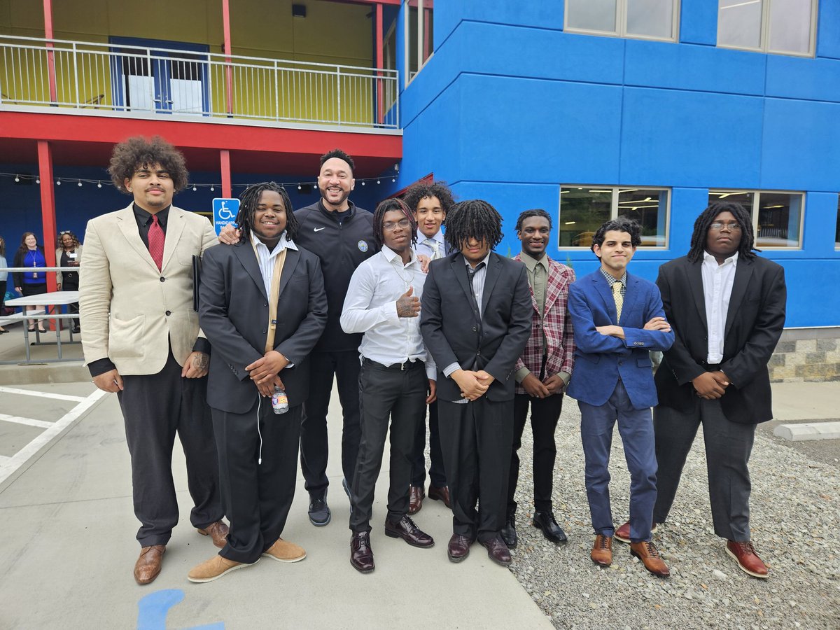 It was great seeing my guys from Brashear High School yesterday. They were at @BestoftheBatch for a job fair and was sharing how this was the first time that they had a chance to wear the suits that they received from @97HeywardHouse . Great job @CamHeyward, we appreciate you👊