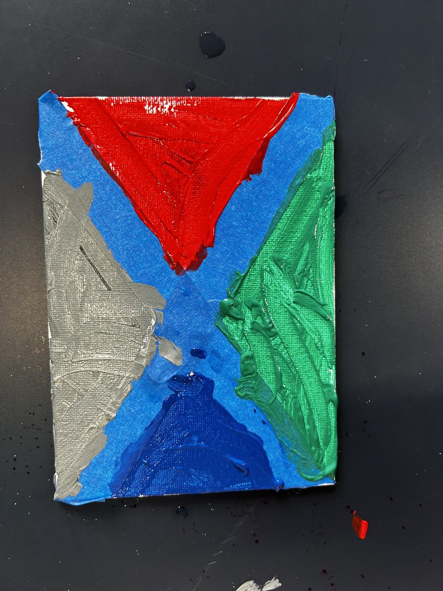 Canvas Painting today with the Mini-Creatives! 🥳

4 things that they love are represented by 4 colours! The tape is then pealed off to reveal an abstract representation of them! Wow! 😍🤩

#findyourelement #minicreatives #canvaspainting #artsession