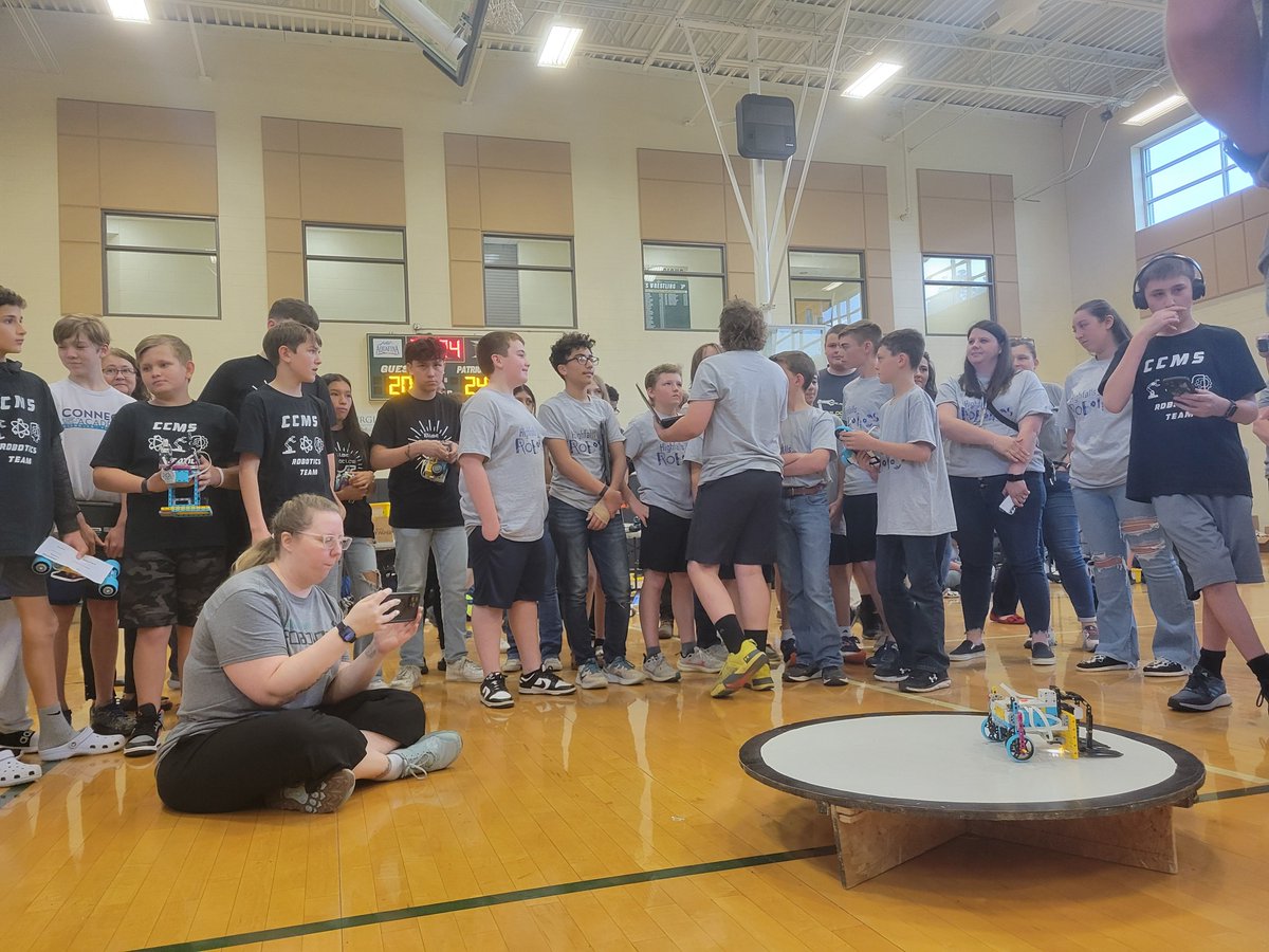 K5engineers's tweet image. Another great showing for @MooreSchools in their middle school robotics competition!  Lots of amazing work from 100+ students.  Find ALL of the events they use here, completely free to use:  bit.ly/mcsrobots24 #ncstem