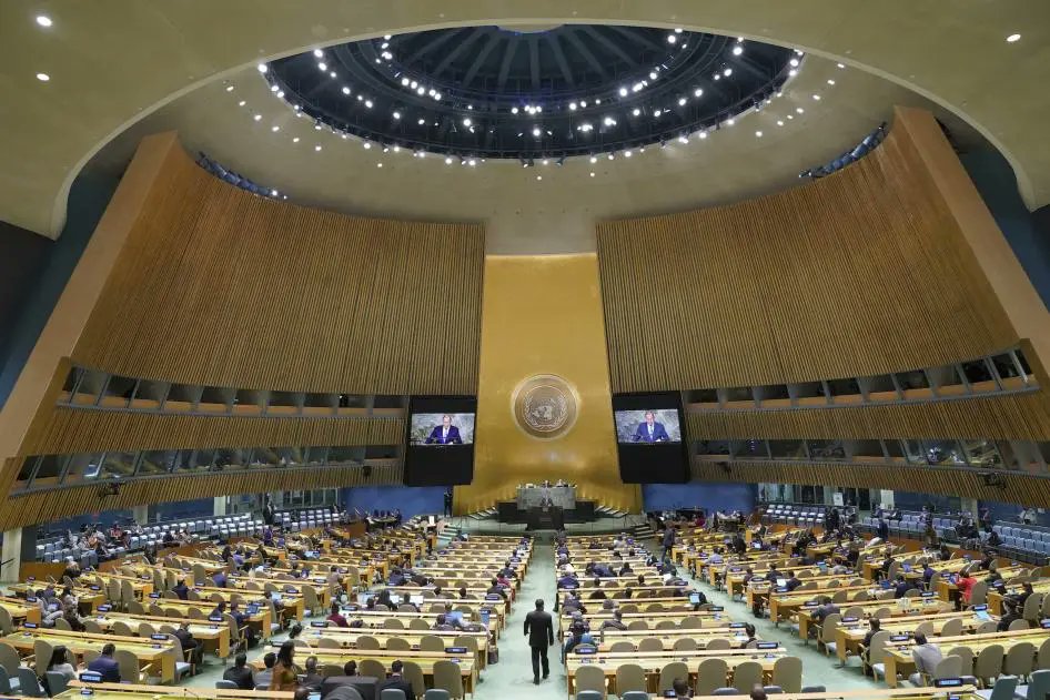 🚨🇺🇳🇵🇸BREAKING: UN PASSES RESOLUTION IN SUPPORT OF PALESTINIAN MEMBERSHIP The UN General Assembly overwhelmingly passed a resolution for the UN Security Council to reconsider and support the full membership of Palestine into the United Nations. One hundred forty-three countries