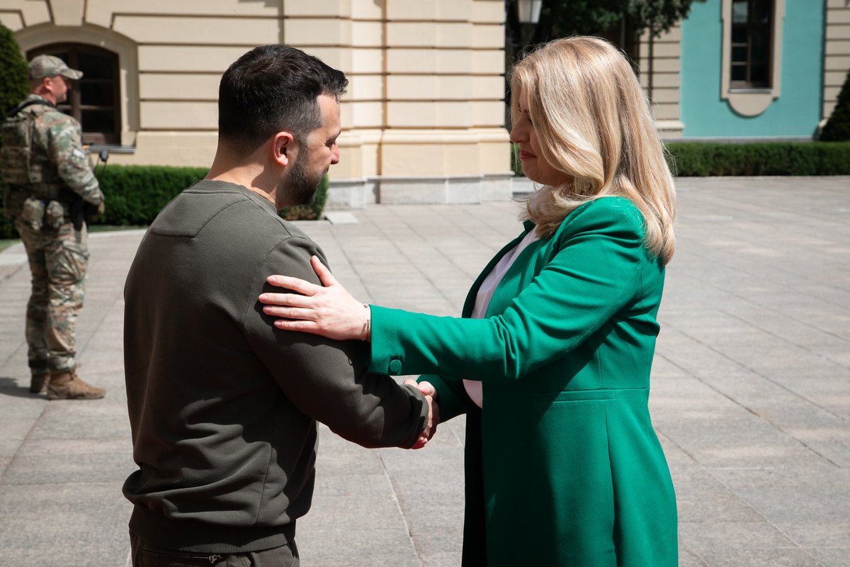 Zuzana Čaputová (@zuzanacaputova) on Twitter photo Grateful to President <a href="/ZelenskyyUa/">Volodymyr Zelenskyy / Володимир Зеленський</a> for the warm welcome during my visit to #Ukraine.
Over the past 5 years, relations between our countries, as well as our friendship have grown much stronger. I came here to express my gratitude for the fruitful and deep cooperation and to pay Grateful to President <a href="/ZelenskyyUa/">Volodymyr Zelenskyy / Володимир Зеленський</a> for the warm welcome during my visit to #Ukraine.
Over the past 5 years, relations between our countries, as well as our friendship have grown much stronger. I came here to express my gratitude for the fruitful and deep cooperation and to pay