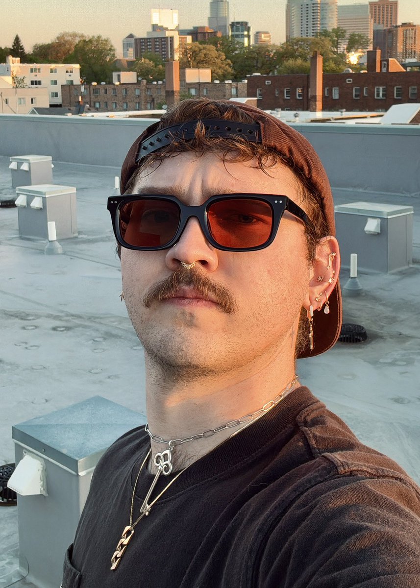 hydratedplus's tweet image. hello world