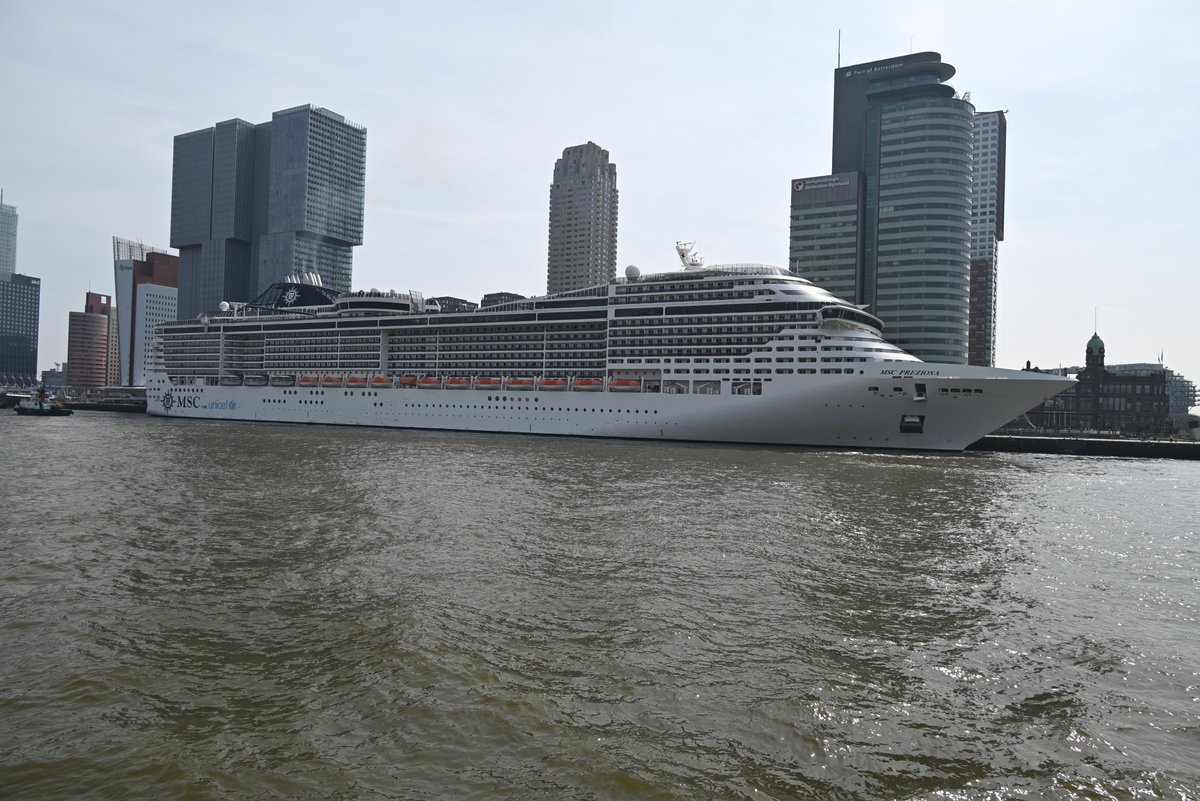 Bartphosting's tweet photo. @CruisePortRTM Moest er toevallig zijn, https://t.co/AHTF2zI2Ll