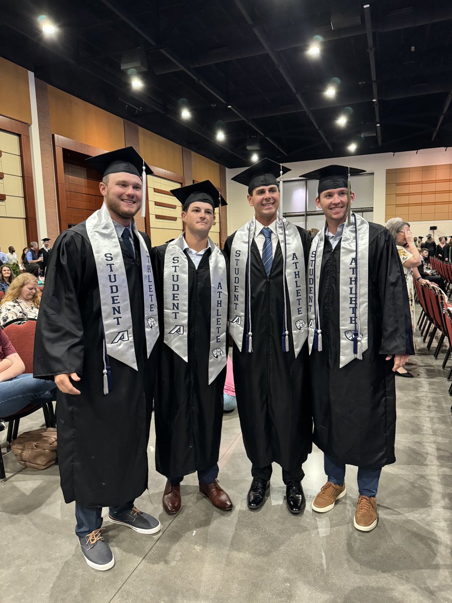 AUG_Baseball's tweet image. Baseball Jags finishing the drill! Go Jags🐆⚾️
