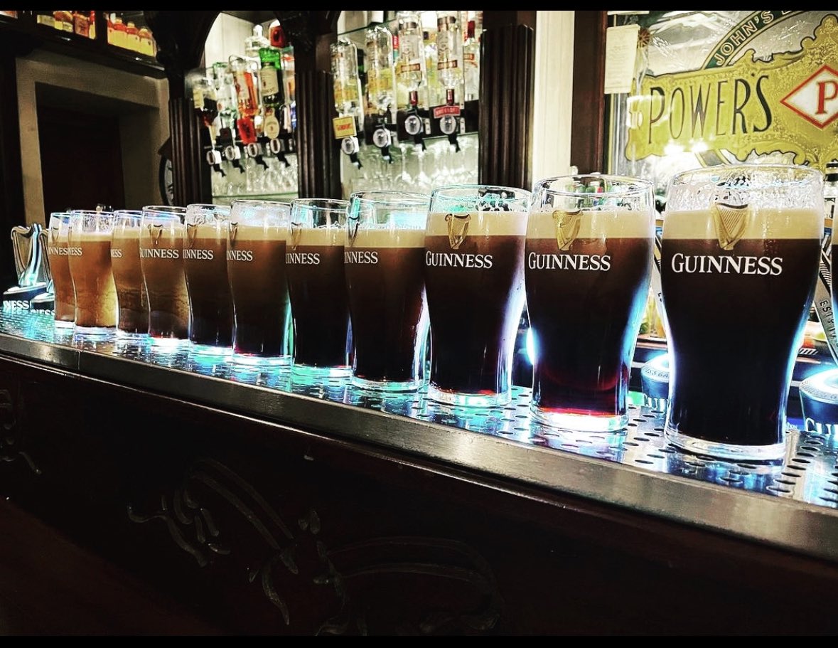 Time to cool off 😎 

#ODonoghues #MerrionRow #Dublin #Ireland #HappyFriday #Pints #Guinness #lovelydayforaguinness #FridayMood #Sunshine #ThirstQuencher