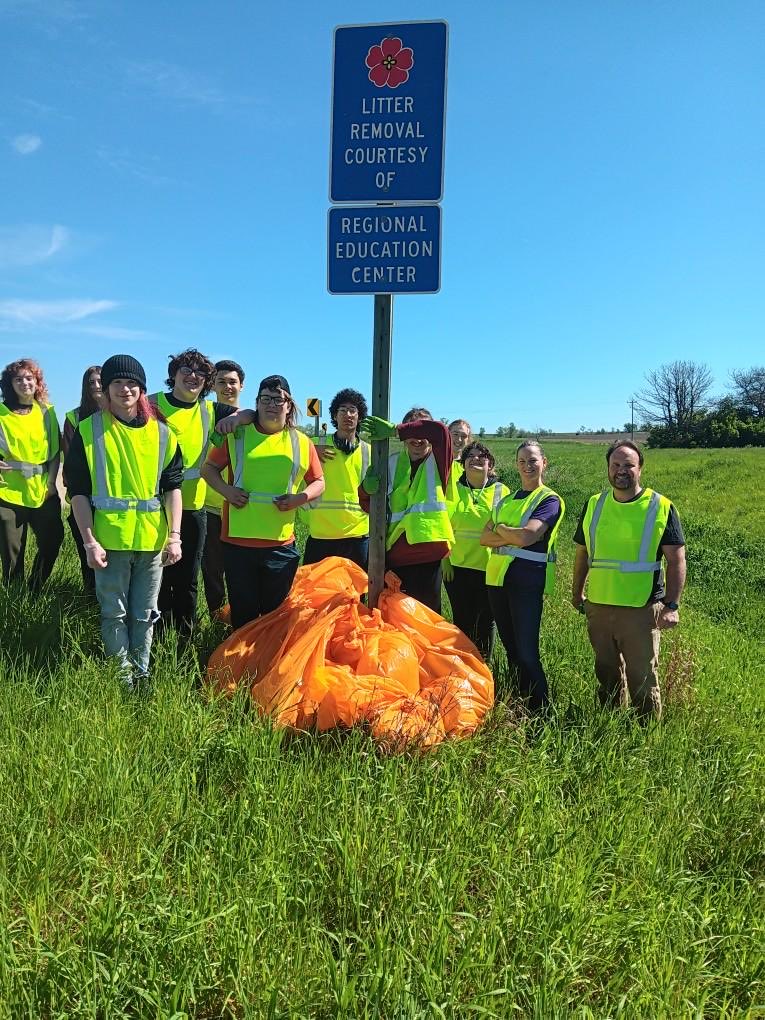 steve_bunn's tweet photo. 25 years of cleaning the highway ⁦@iowadot⁩ ⁦@OelweinHuskies⁩ People are doing better. Less litter this year. Lucky to work with some great kids. https://t.co/RBFR3NZIb4