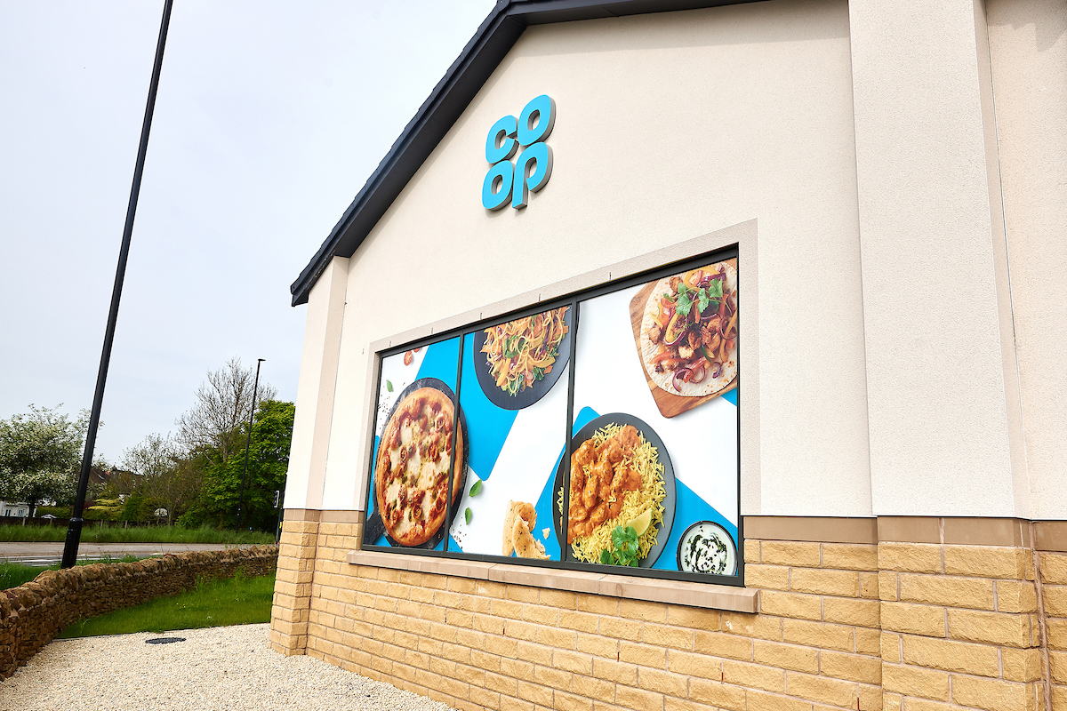 Co-op launches its newest store store today to serve & support the #community in the village of #Bramhope , north of #Leeds 
@Coopuk #Growth #Retail #Local #Convenience #Membership #WestYorkshire #QuickCommerce
You can read more here: co-operative.coop/media/news-rel…