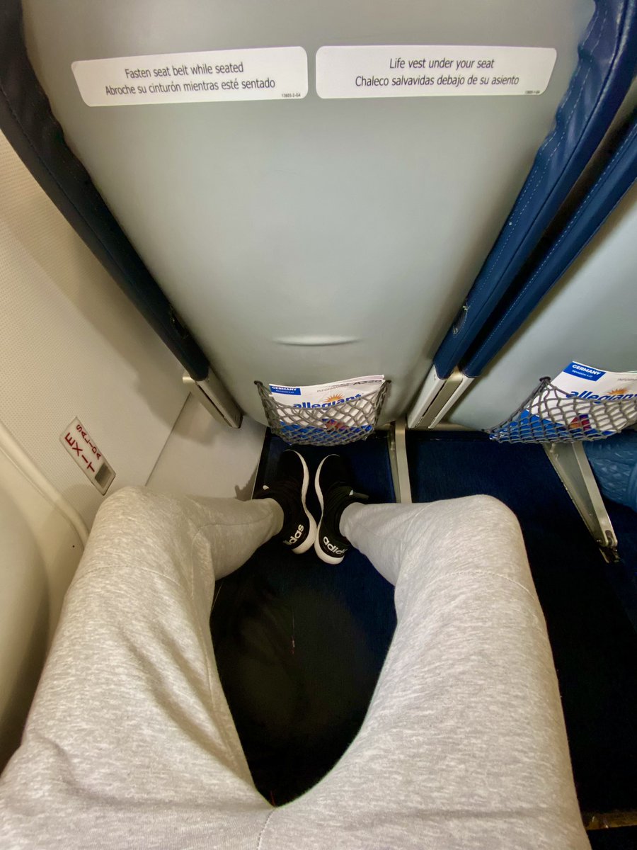 g_had13's tweet image. Paid for an exit row. Not for the leg room - but because I would love to help and assist in the rare chance there is an emergency 🫡